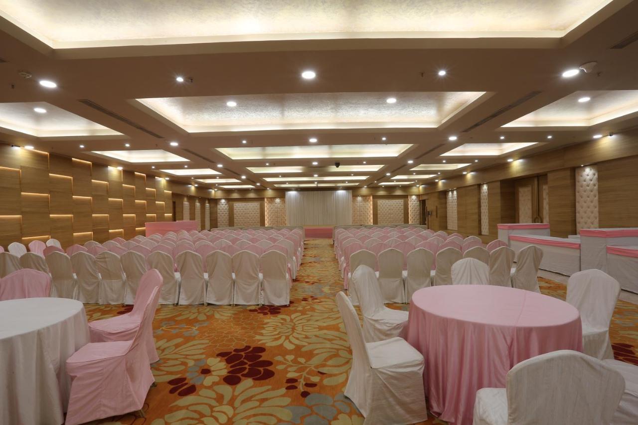 Ymca International Centre Hotel Ахмедабад Екстериор снимка