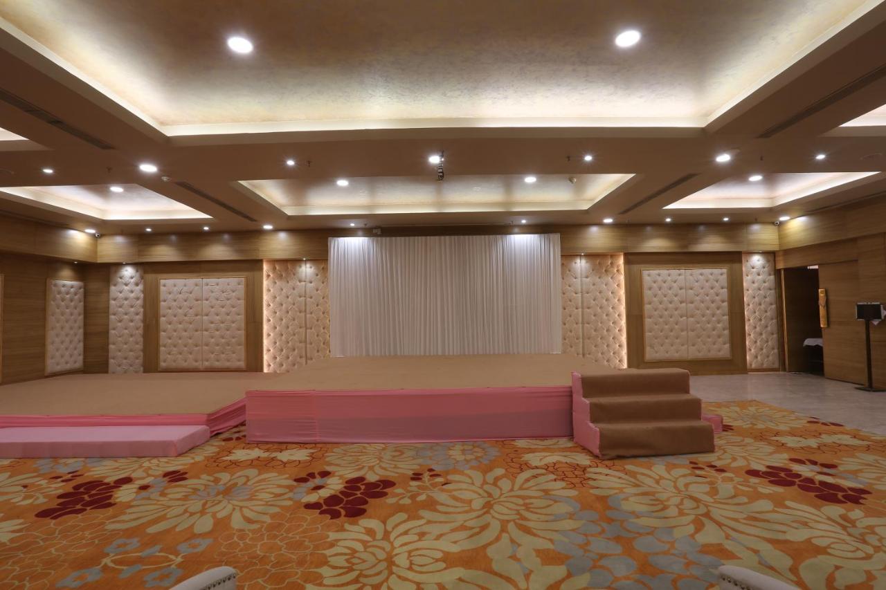 Ymca International Centre Hotel Ахмедабад Екстериор снимка